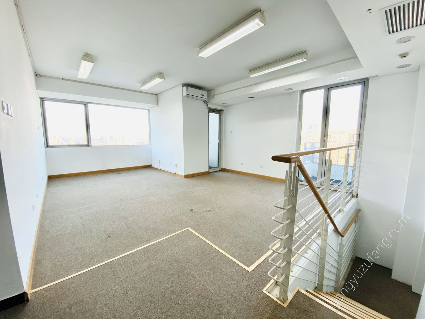 华贸商务楼-loft-出租-二层 (1).jpg