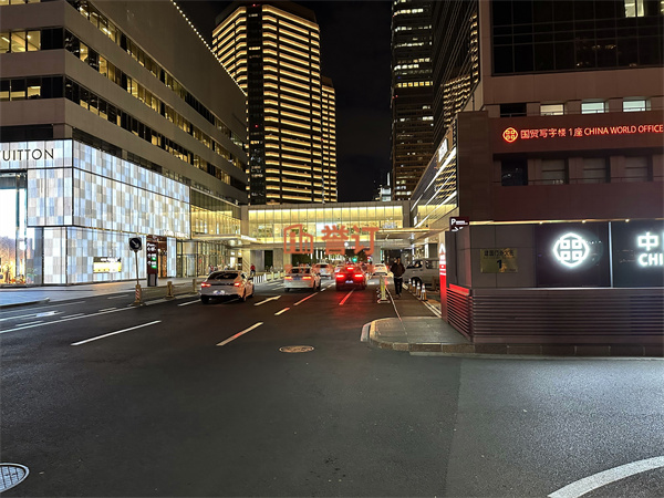 国贸世纪公寓-国贸公寓-亮马河畔夜景 (1).jpg